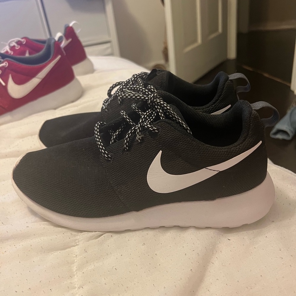 Nike tennis shoes